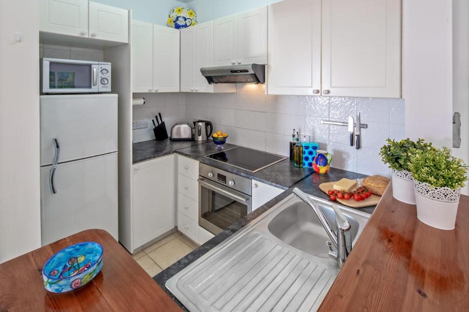 207 Kings Palace Seaview Пафос Екстериор снимка